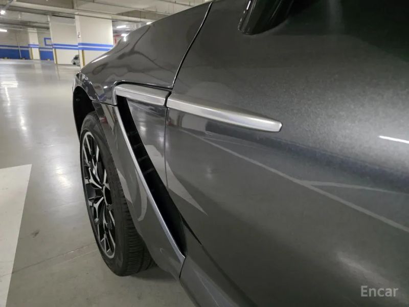 Astonmartin DBX