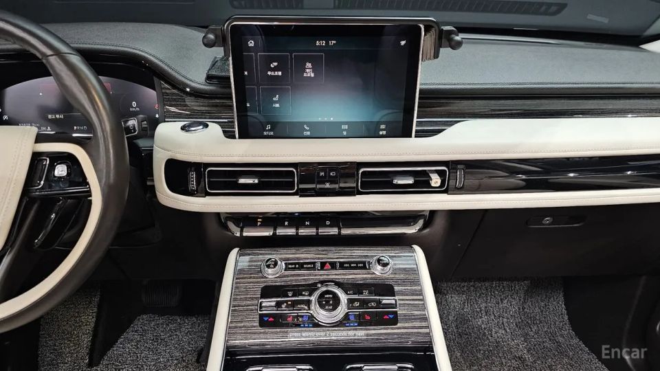 Lincoln Aviator