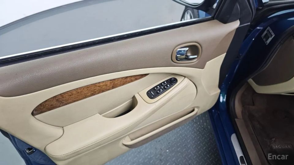 Jaguar S-TYPE