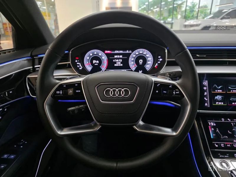 Audi A8