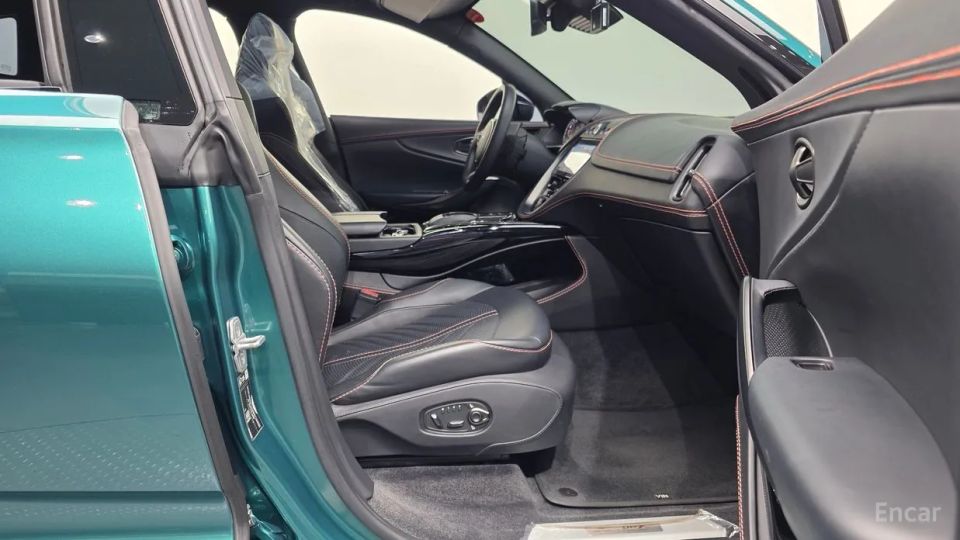 Astonmartin DBX
