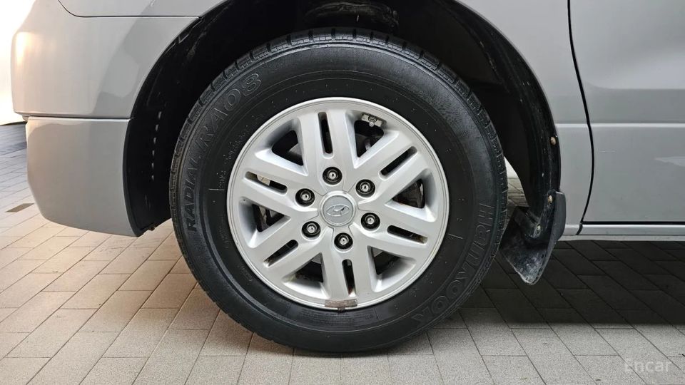 Hyundai Starex
