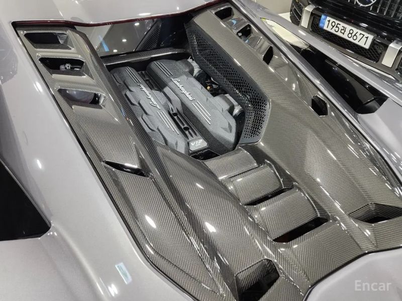Lamborghini Revuelto
