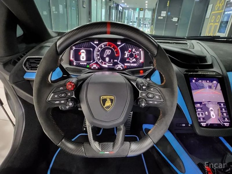 Lamborghini Revuelto