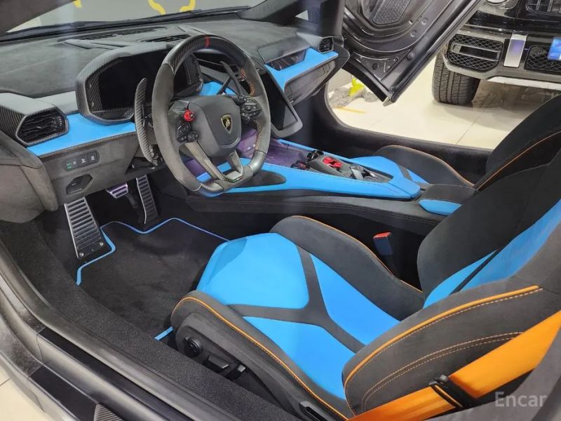 Lamborghini Revuelto