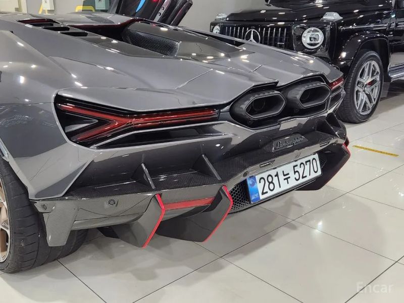 Lamborghini Revuelto