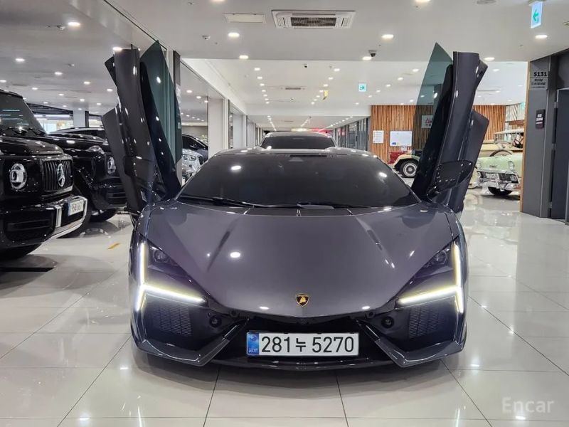 Lamborghini Revuelto