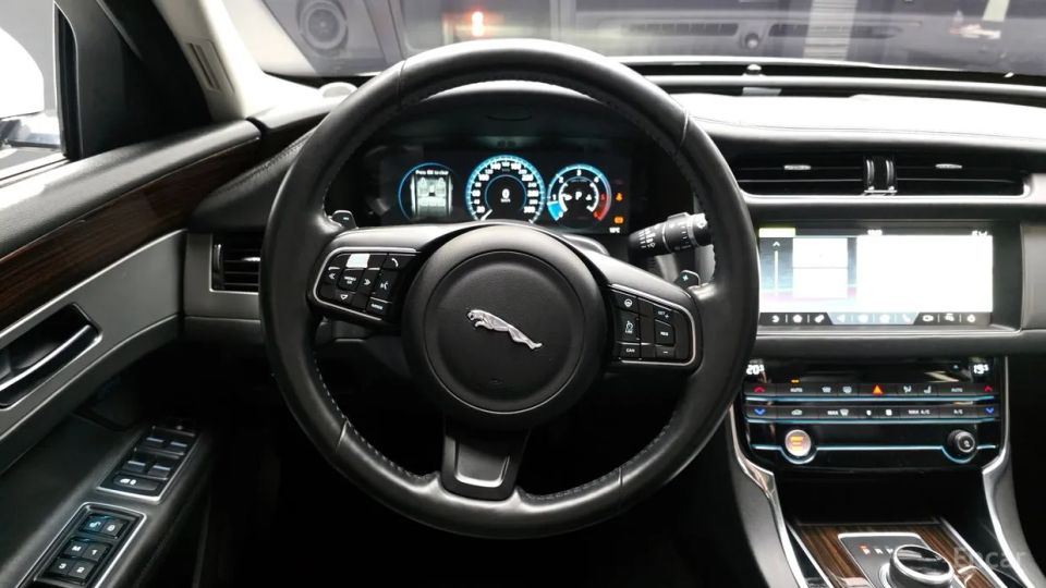 Jaguar xf