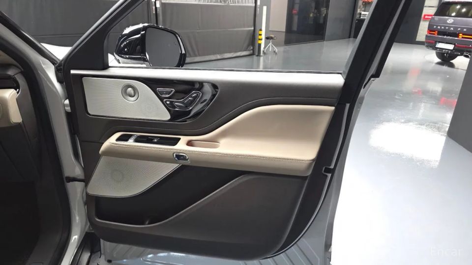 Lincoln Aviator
