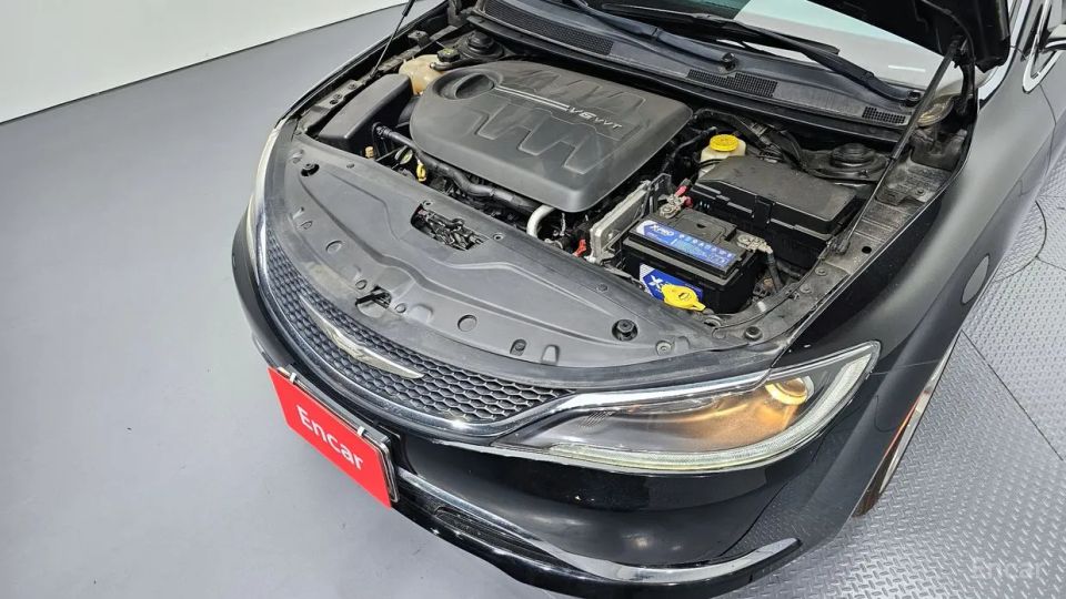 Chrysler 200