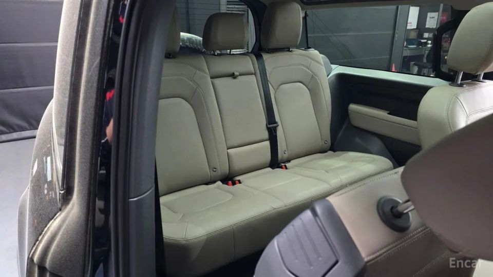 Land Rover Defender