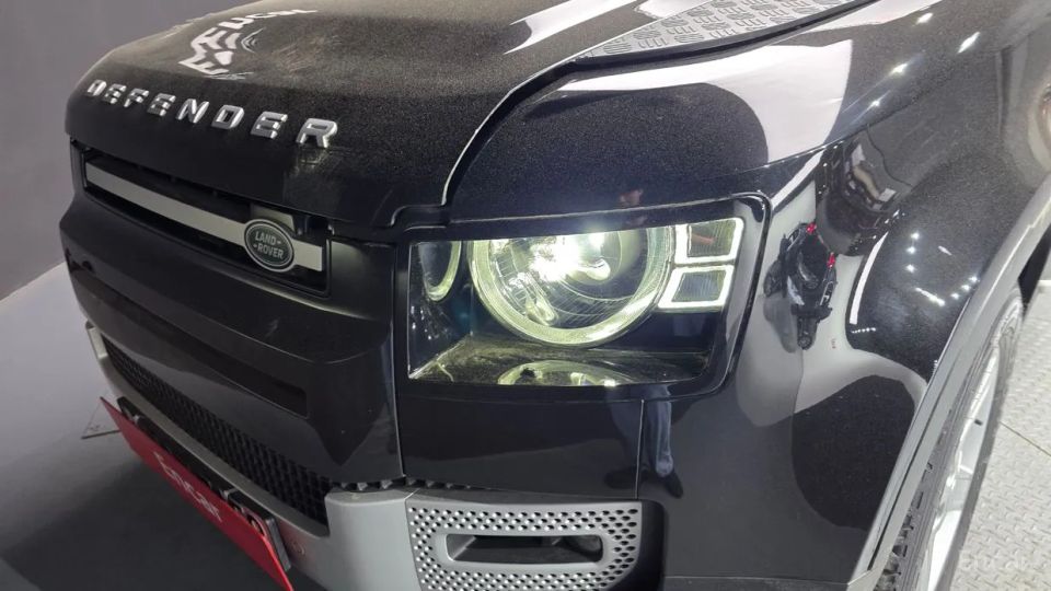 Land Rover Defender
