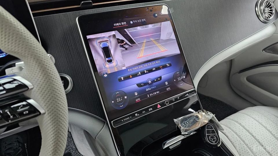 Mercedes-Benz EQS