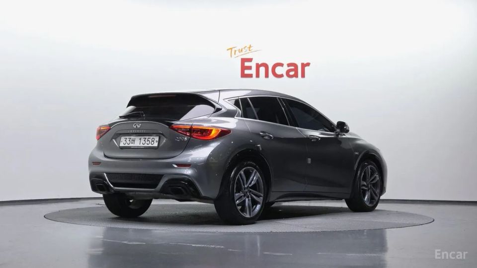 Infiniti Q30