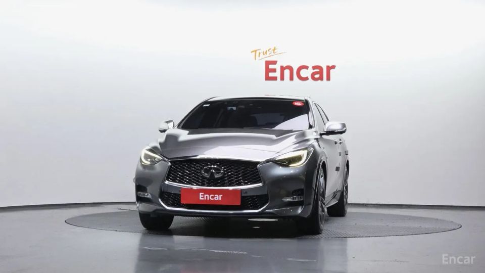 Infiniti Q30