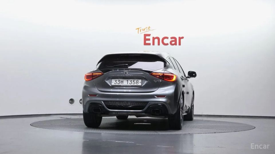 Infiniti Q30