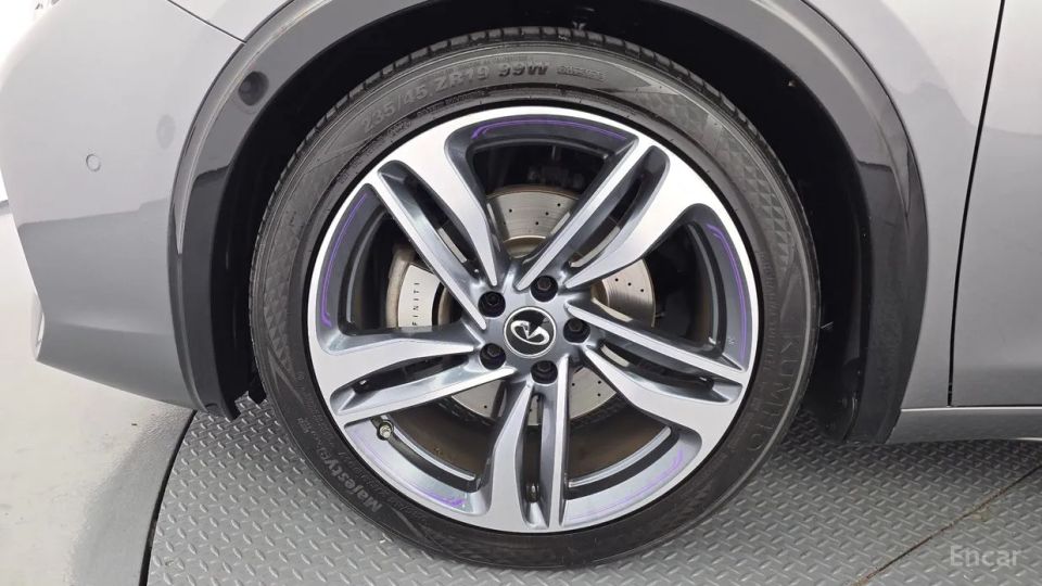 Infiniti Q30