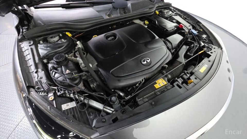 Infiniti Q30