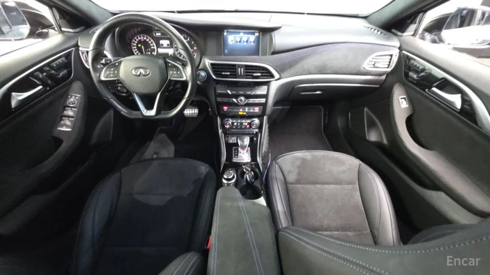 Infiniti Q30
