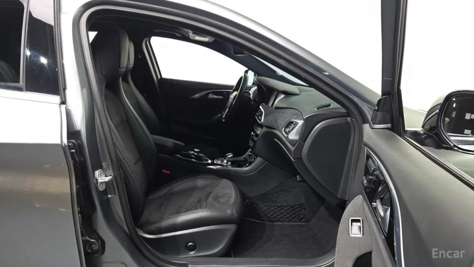 Infiniti Q30