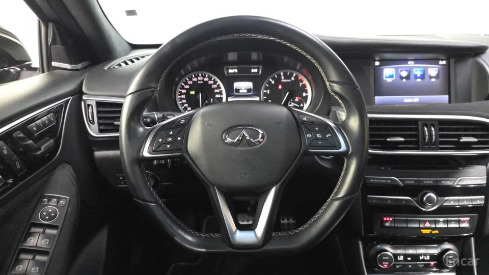 Infiniti Q30