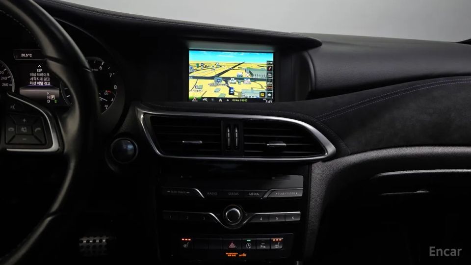 Infiniti Q30