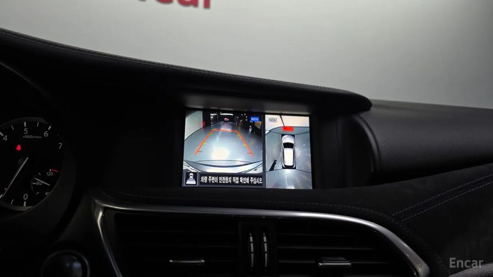 Infiniti Q30