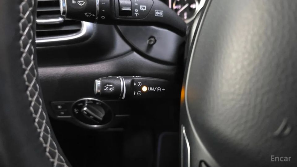 Infiniti Q30