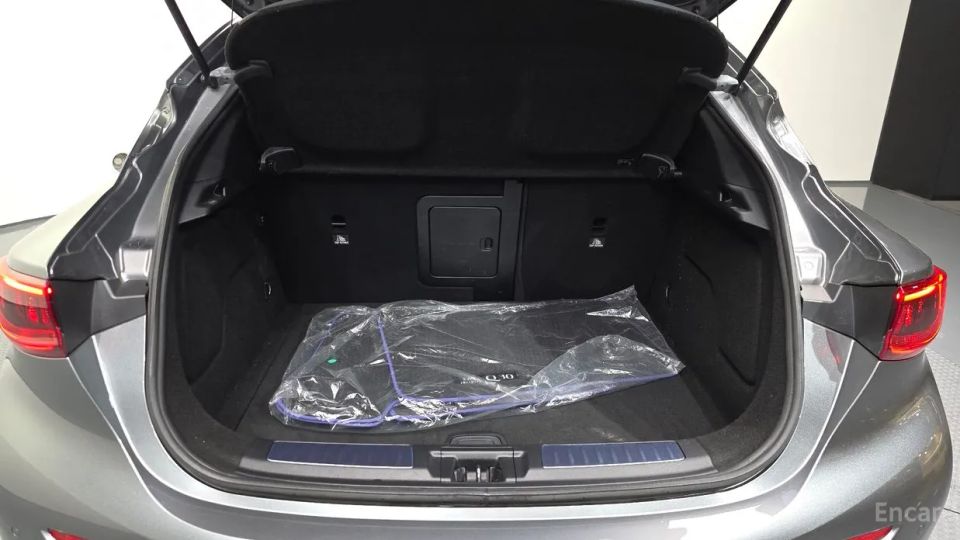 Infiniti Q30