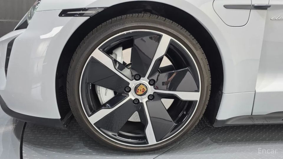 Porsche Taycan