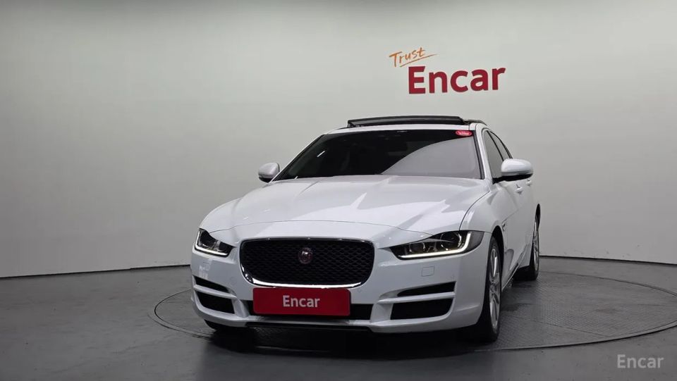 Jaguar XE