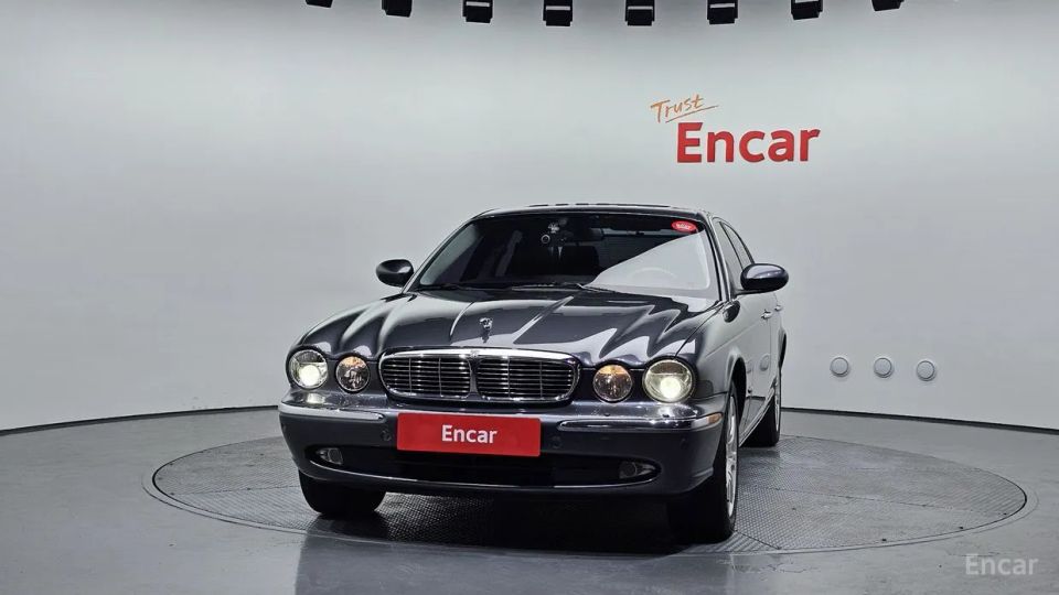 Jaguar XJ-8