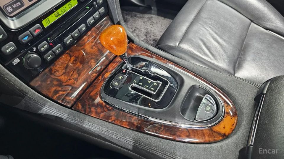 Jaguar XJ-8