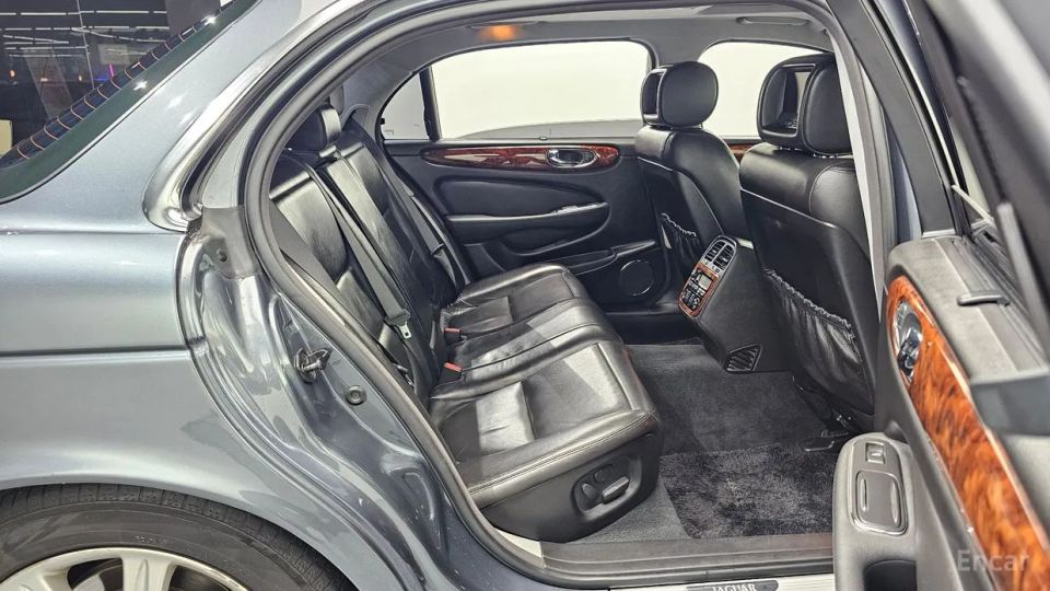 Jaguar XJ-8