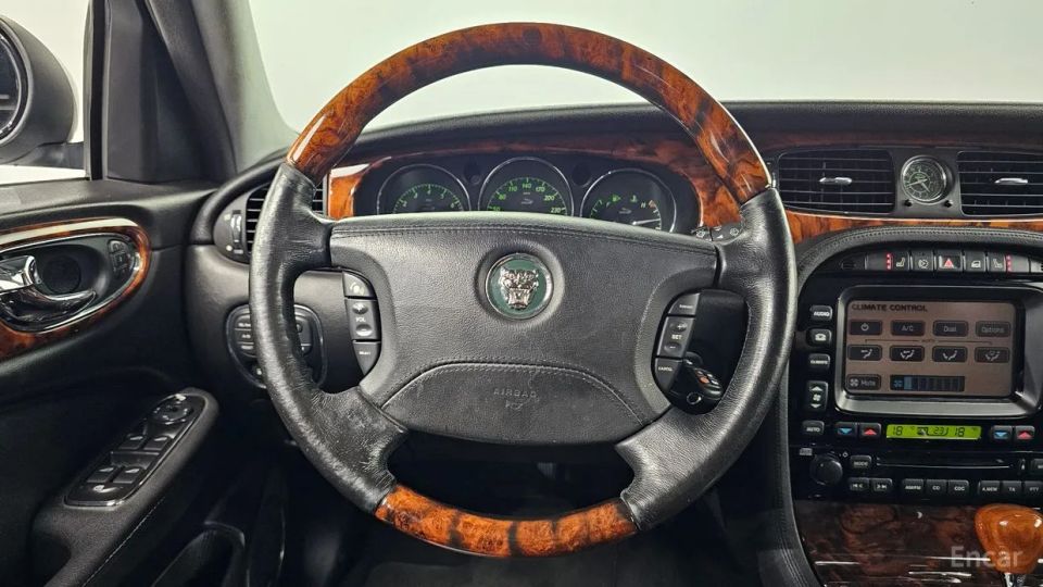 Jaguar XJ-8