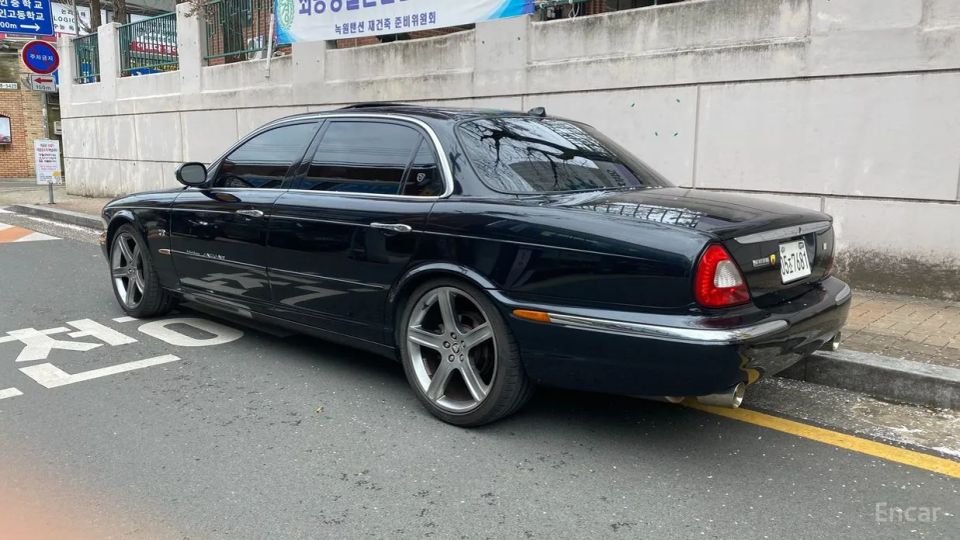 Jaguar XJ