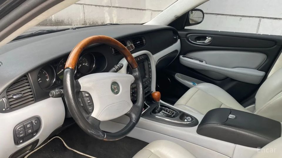 Jaguar XJ