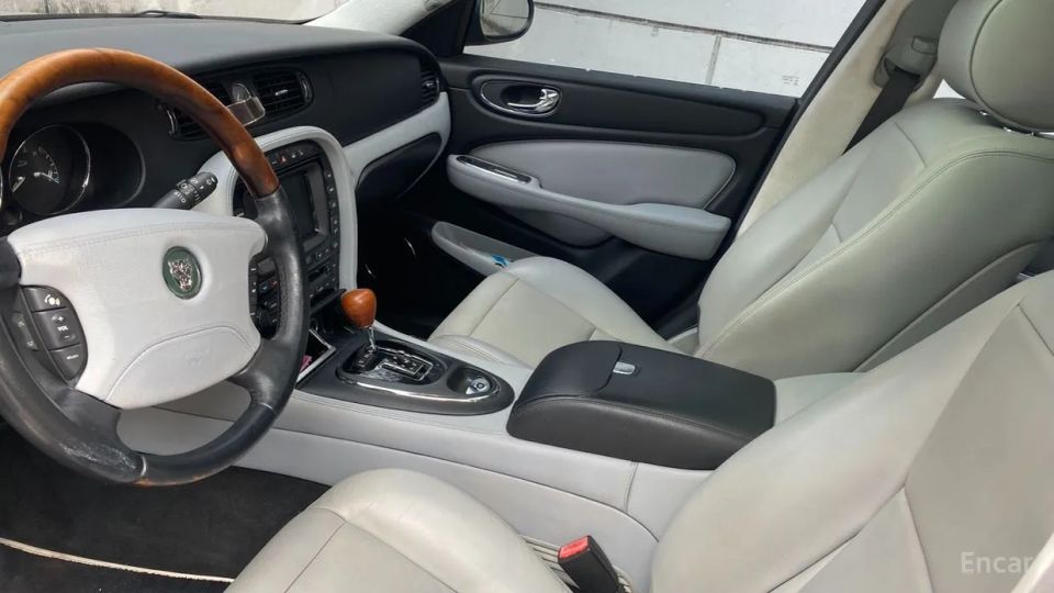 Jaguar XJ