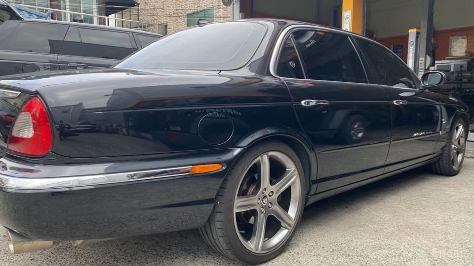 Jaguar XJ
