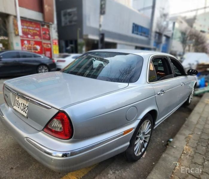 Jaguar XJ-8