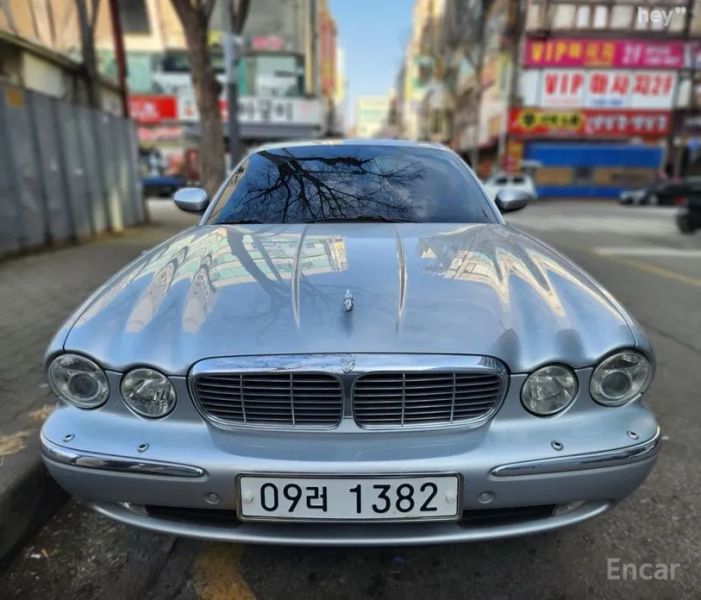 Jaguar XJ-8