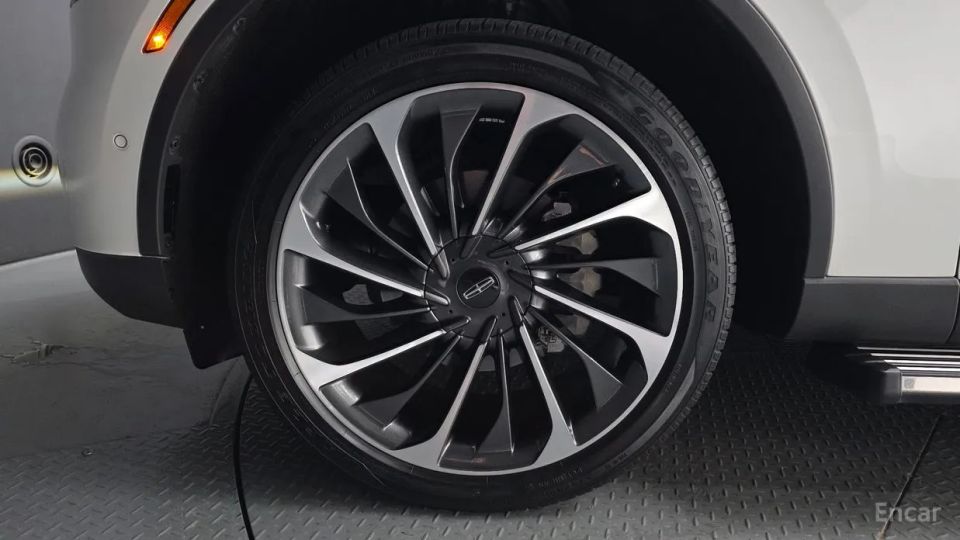 Lincoln Aviator