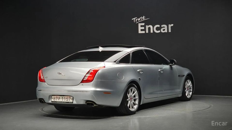 Jaguar XJ