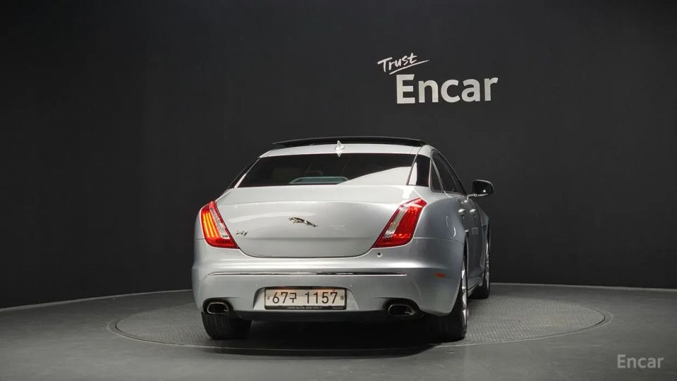 Jaguar XJ
