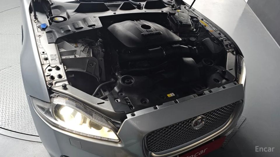 Jaguar XJ