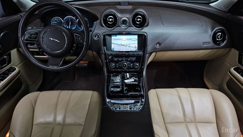 Jaguar XJ