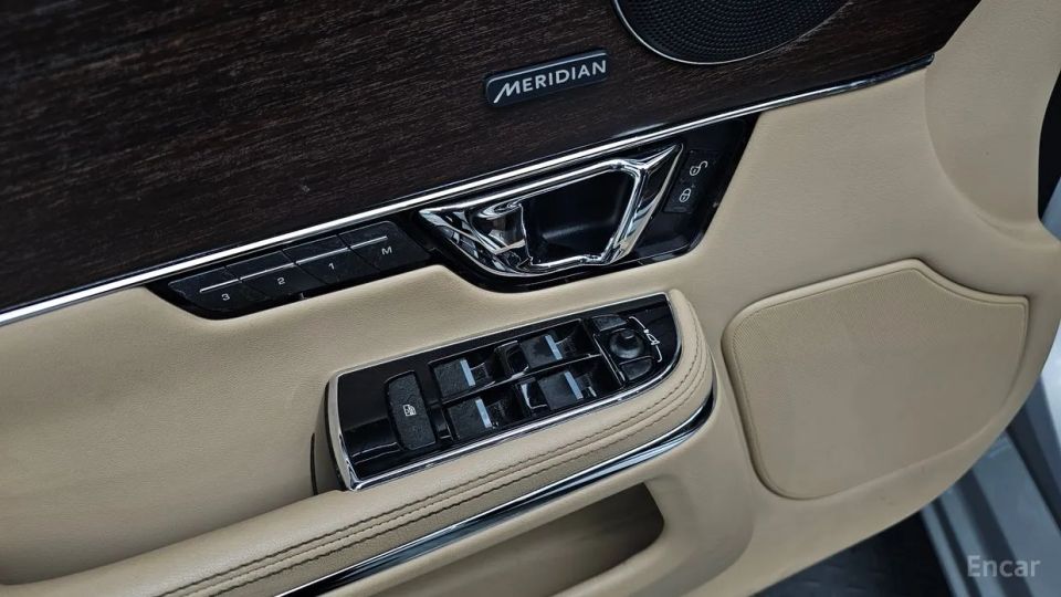 Jaguar XJ