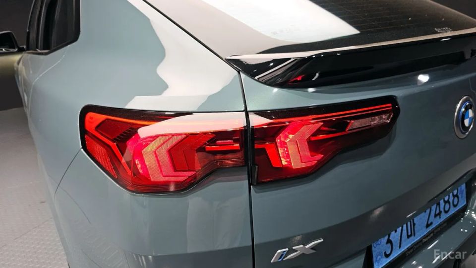 BMW IX2