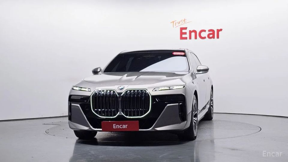 BMW i7