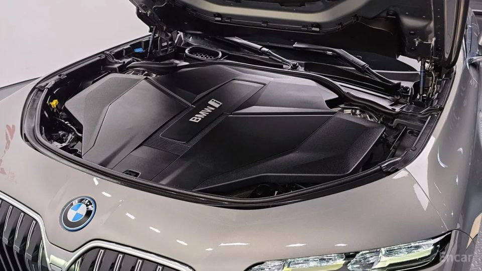 BMW i7